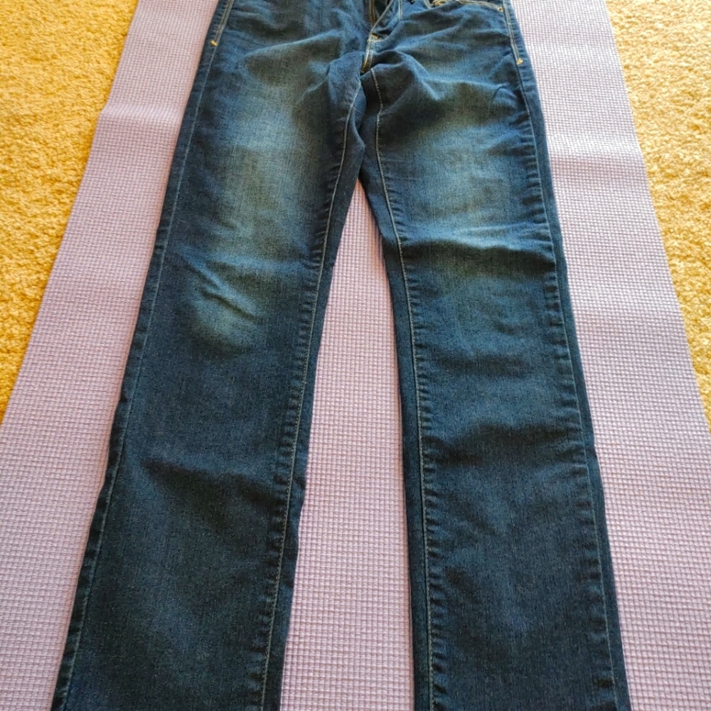 Levi's Classic Mid Rise Skinny Jeans, size 4